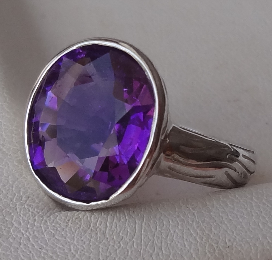 Cheap natural deep purple Amethyst and sterling silver ring. 